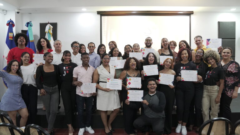 Ganadores de premios y reconocimientos en ESCENA jOVEN 2024 (1)
