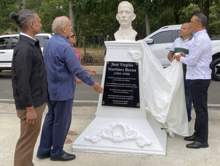 Busto de Virgilio Martínez Reyna