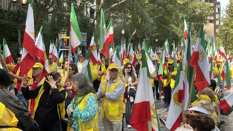 Iraníes protestan en New York