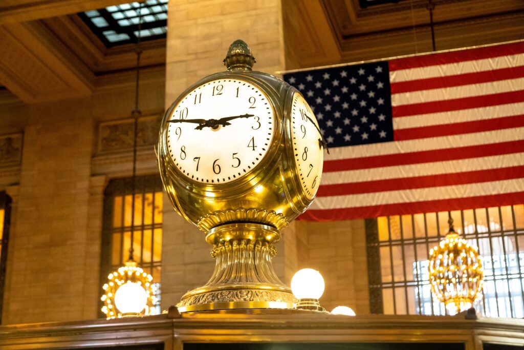 Classic,Vintage,Clock,In,Main,Hall,Of,Grand,Central,Station