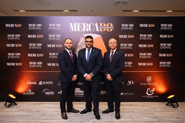 derecha a izquierda Branlly Peralta, Melvin Rodríguez y Huáscar Medrano