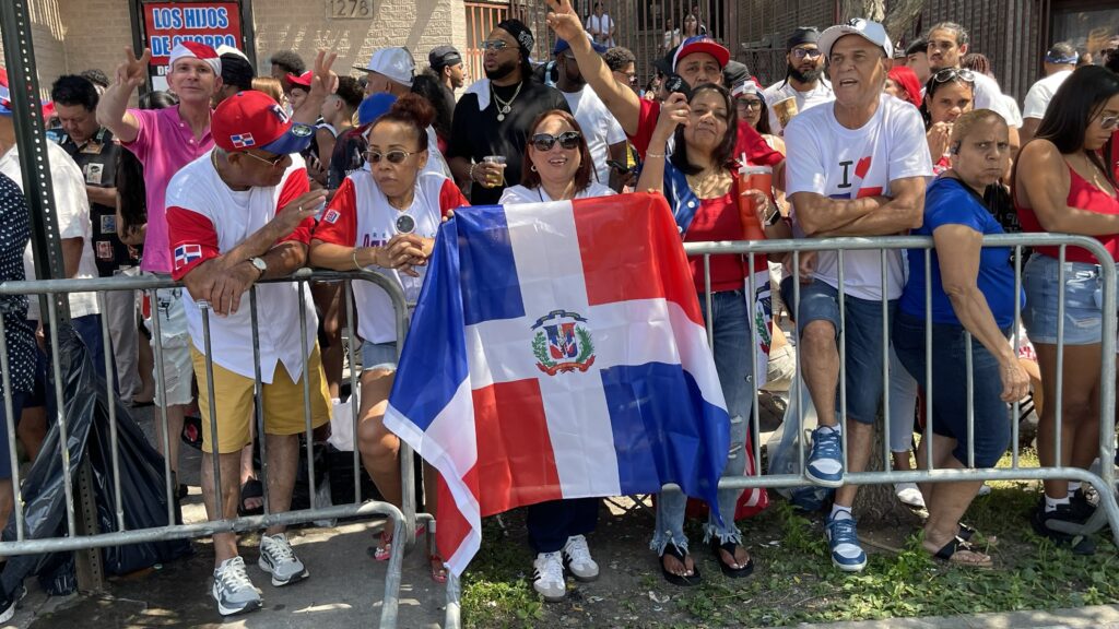 Gran Parada Dominicana de El Bronx b
