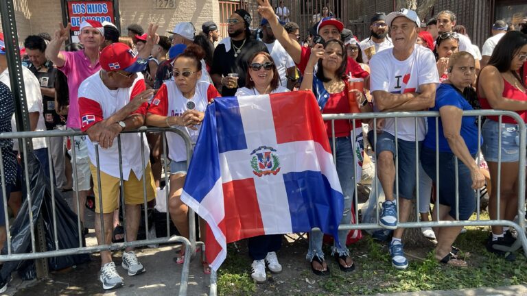 Gran Parada Dominicana de El Bronx b