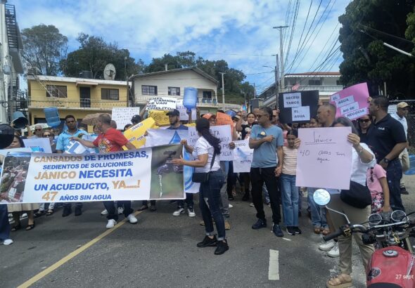 Jánico marcha en demanda de un nuevo acueducto