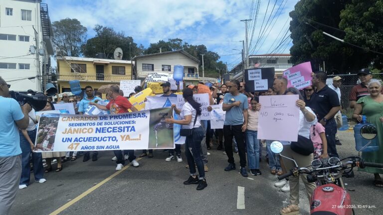 Jánico marcha en demanda de un nuevo acueducto