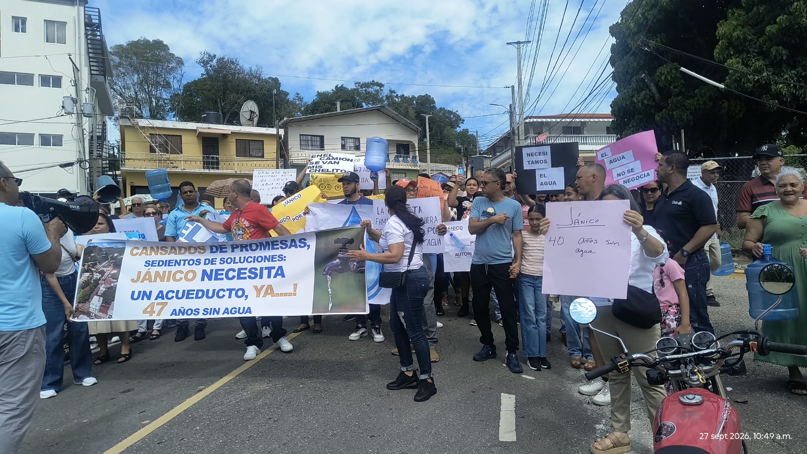 Jánico marcha en demanda de un nuevo acueducto